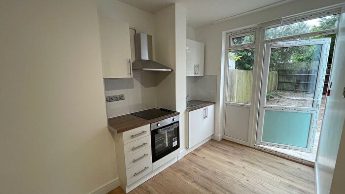 Studio To Rent In Hendon Way, London, NW2