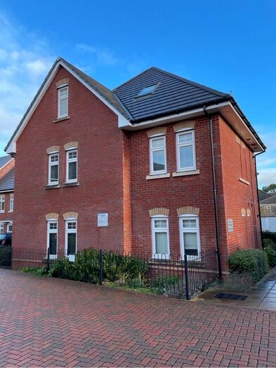 2 Bedroom Flat To Rent In Cromwell Gardens, Bournemouth, BH5
