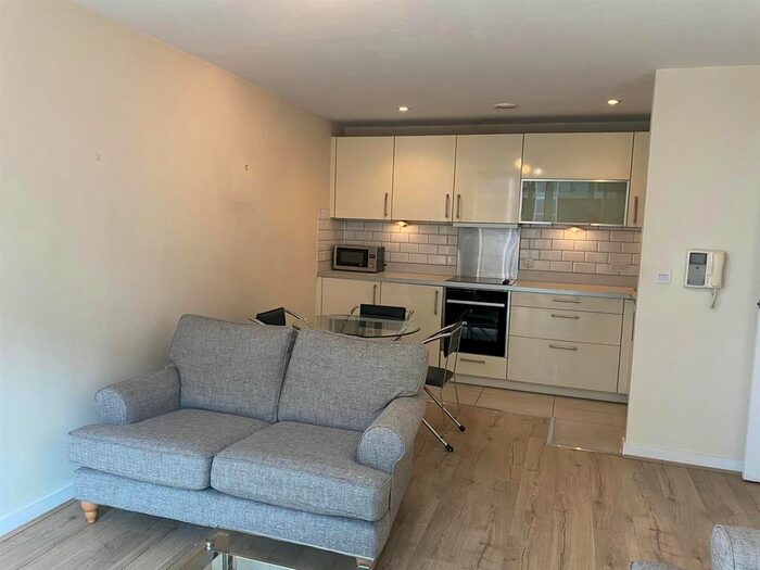 2 Bedroom Flat To Rent In Block Spectrum, Salford, Greater Manchester, M3