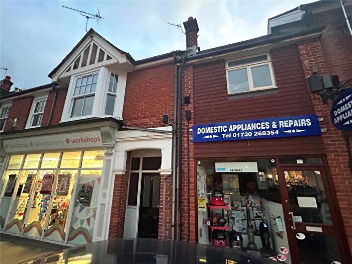 1 Bedroom Apartment To Rent In B Lavant Street, Petersfield, Hampshire, United Kingdom, GU32