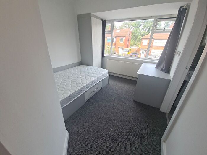 6 Bedroom Semi-detached House To Rent In Saint Annes Drive, Leeds, LS4