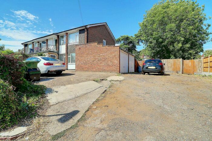 2 Bedroom Maisonette To Rent In Park Lane, Broxbourne, EN10