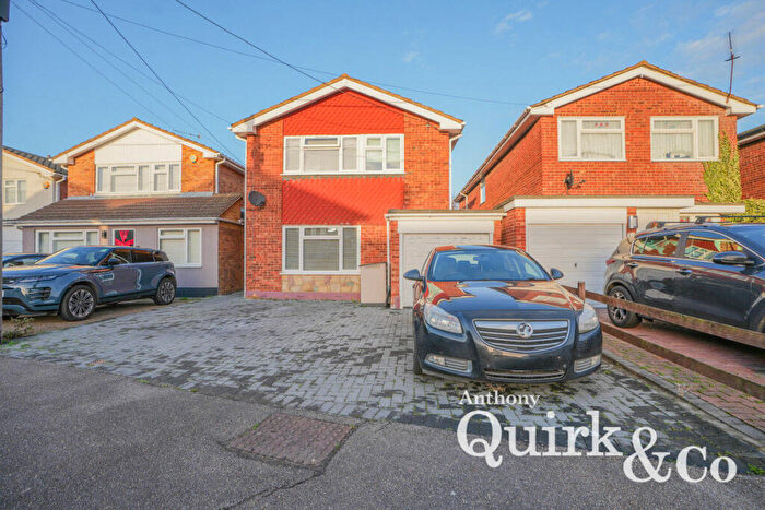 3 Bedroom Detached House For Sale In Harvest Road, Canvey Island, SS8