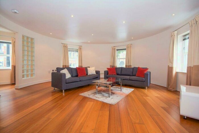 2 Bedroom Apartment To Rent In Bridge Theatre Apartments, Battersea, SW11