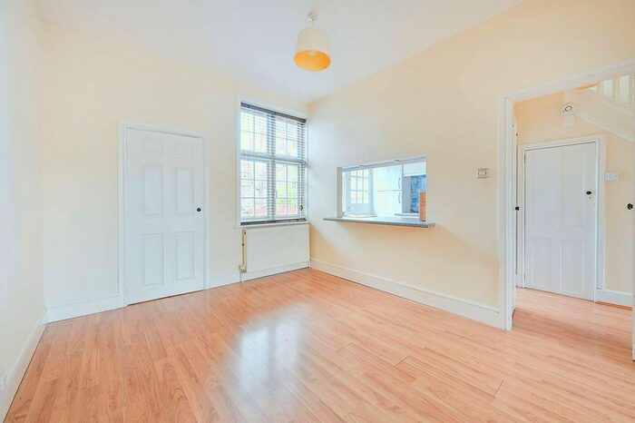 3 Bedroom Property To Rent In Ealing, Pitshanger Lane, London, W5