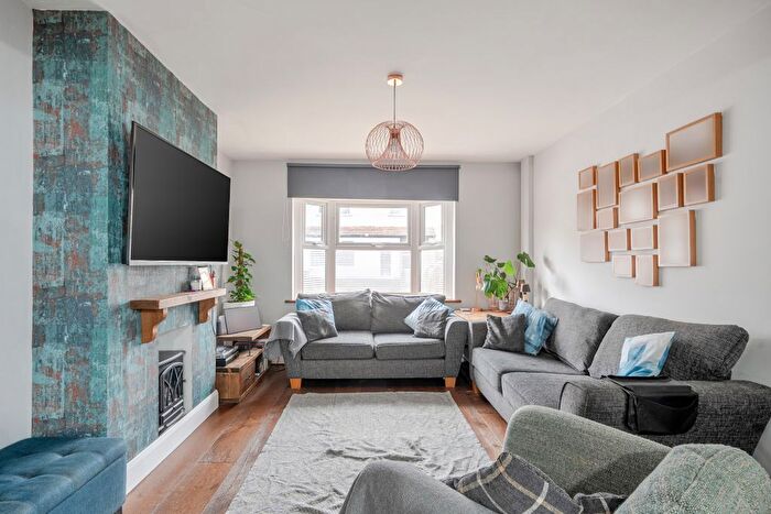 3 Bedroom Detached House For Sale In Glebe Road, Warlingham, CR6