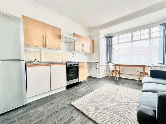 1 Bedroom Flat To Rent In Bulstrode Avenue, Hounslow, TW3