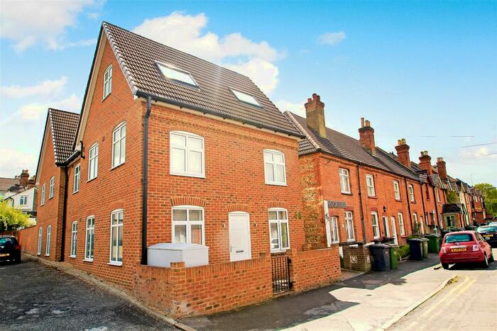 1 Bedroom Flat To Rent In Falcon Road, Guildford, GU1