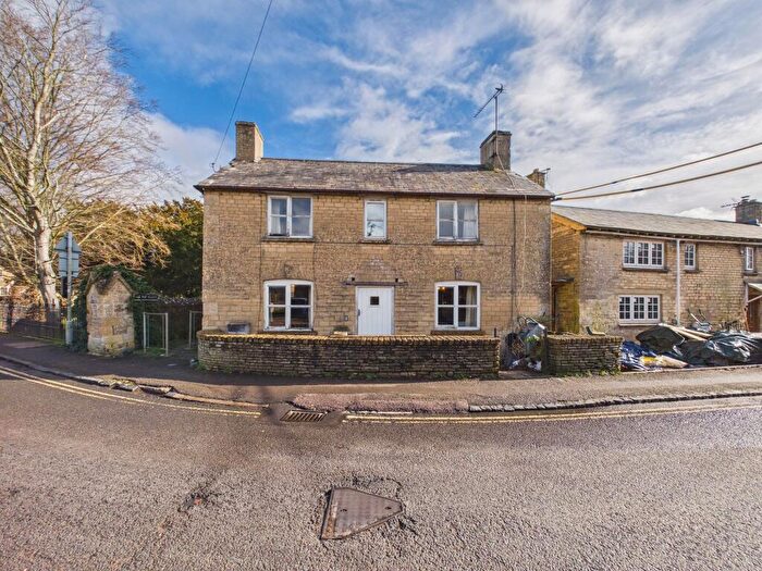 3 Bedroom Detached House For Sale In Station Road, Brize Norton, OX18