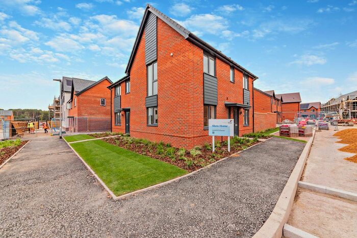 3 Bedroom Semi-Detached House To Rent In Hunt Way, Crowthorne, RG45