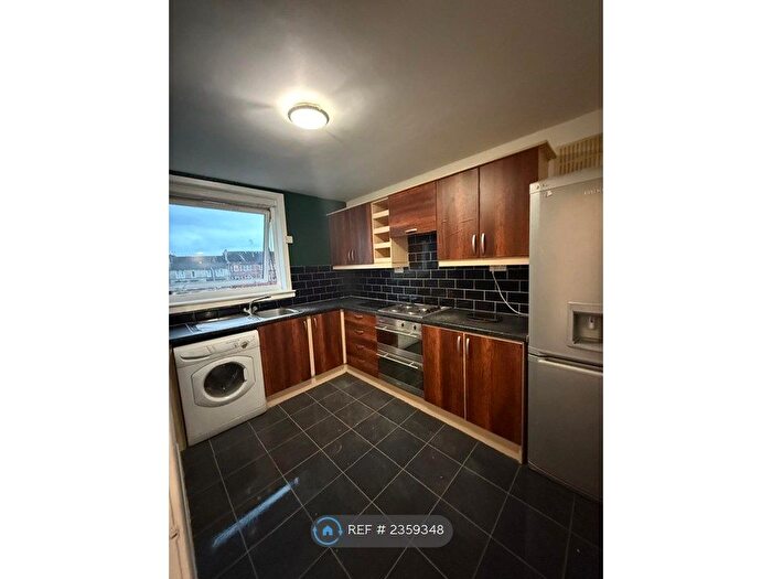 2 Bedroom Maisonette To Rent In George Street, Paisley, PA1