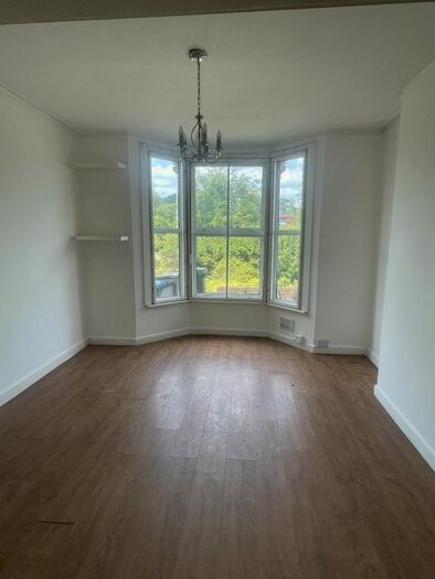 2 Bedroom Flat To Rent In Sterling Way, London, N18