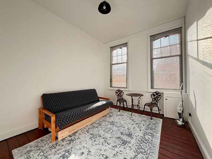 2 Bedroom Flat To Rent In Holloway Road, Upper Holloway, N19