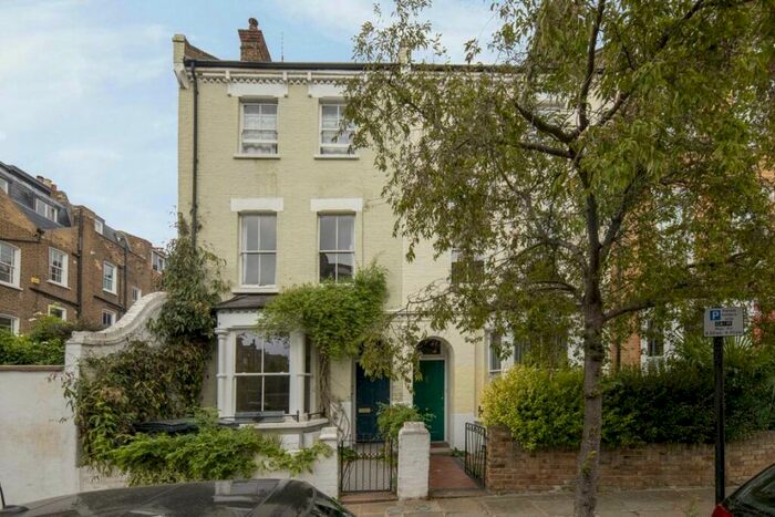 2 Bedroom Flat To Rent In Countess Road, Kentish Town, NW5