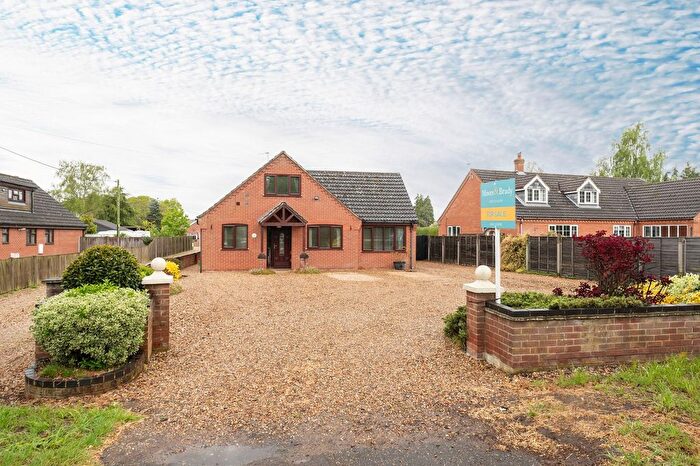 5 Bedroom Chalet For Sale In Cromer Road, Hainford, NR10