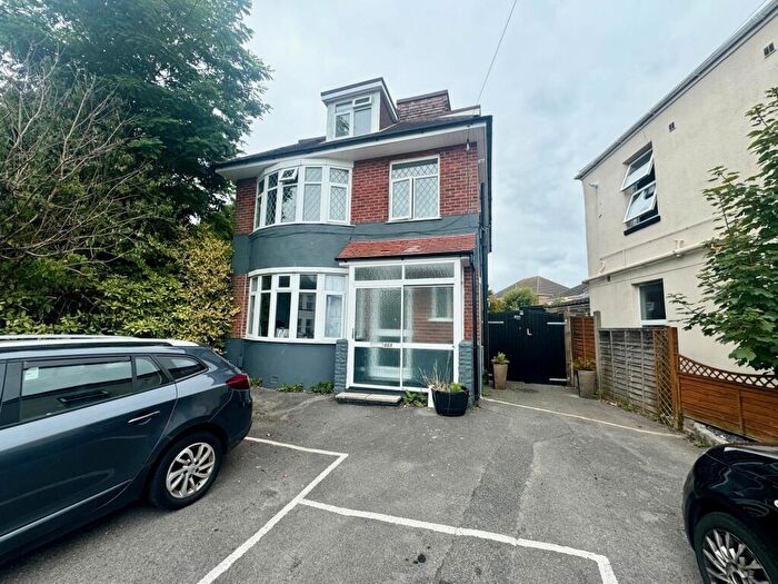 2 Bedroom Flat For Sale In Parkwood Road, Bournemouth, BH5
