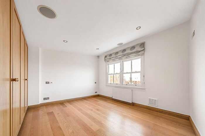 2 Bedroom Flat To Rent In Westbourne Grove, Westbourne Grove, London, W11