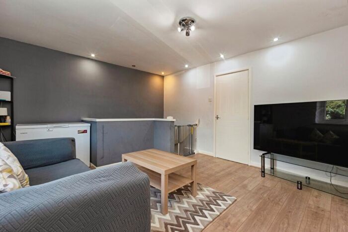 2 Bedroom Maisonette For Sale In Abbotside Close, Whalley Range, Manchester, M16
