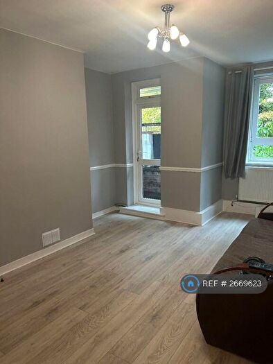 2 Bedroom Flat To Rent In Beaufoy House, London, SE27