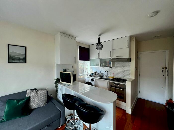 1 Bedroom Flat To Rent In Sisters Avenue, London, SW11
