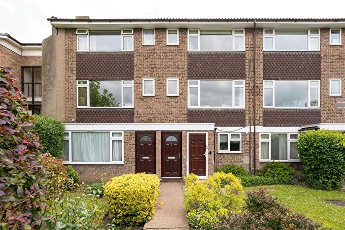 2 Bedroom Flat For Sale In Wallwood Road, Leytonstone, E11