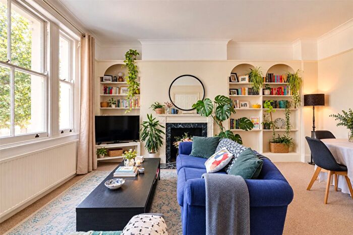 3 Bedroom Flat For Sale In Barclay Road, London, SW6