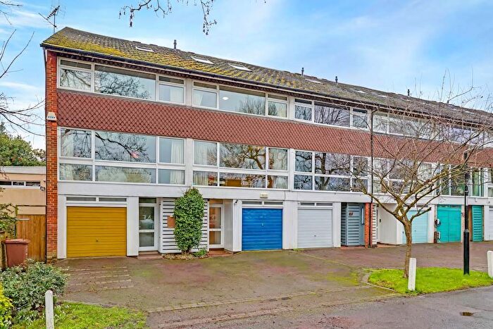 5 Bedroom Town House For Sale In Hall Drive, Sydenham, London, SE26