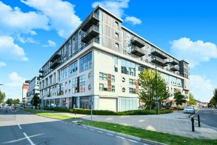 1 Bedroom Flat To Rent In Paramount, Swindon, SN1