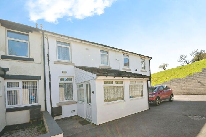 5 Bedroom Semi-Detached House For Sale In Burlow Road, Buxton, Derbyshire, SK17