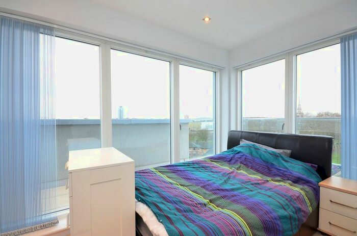 3 Bedroom Flat For Sale In Theatro Tower, Greenwich, London, SE8