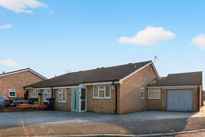 3 Bedroom Bungalow For Sale In Brython Drive, St. Mellons, Cardiff, South Glamorgan, CF3
