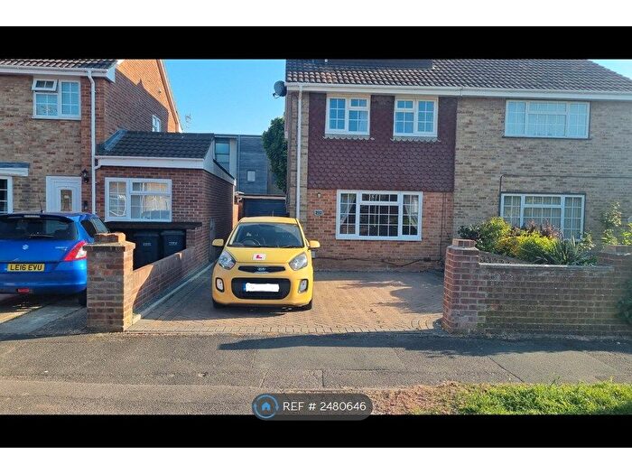 4 Bedroom Semi-Detached House To Rent In Spencer Drive, Lee-On-The-Solent, PO13