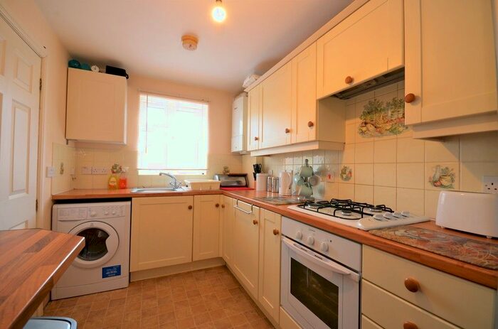 2 Bedroom Semi-Detached House To Rent In Greenfinch Close, Newport, PO30