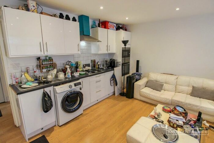 1 Bedroom Apartment To Rent In Walton Road, West Molesey, KT8