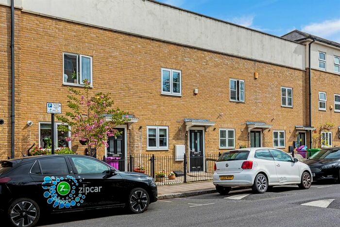 3 Bedroom Flat To Rent In Jamaica Street, London, E1