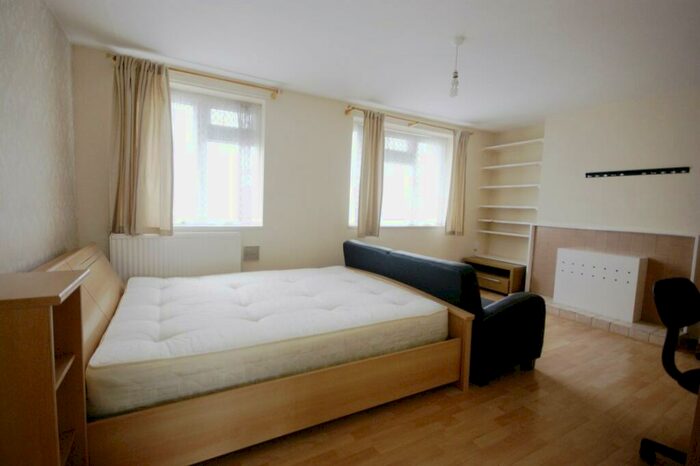 3 Bedroom Apartment To Rent In Marquis Road, Camden, NW1