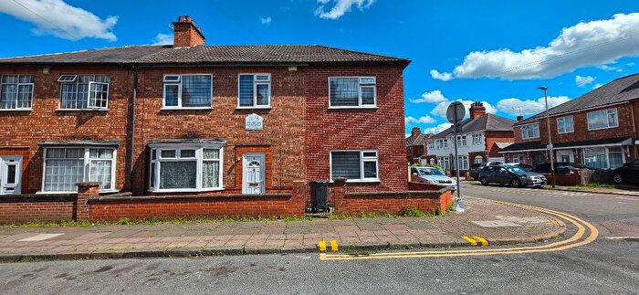4 Bedroom Semi Detached House For Sale In Kedleston Road, Leicester, LE5
