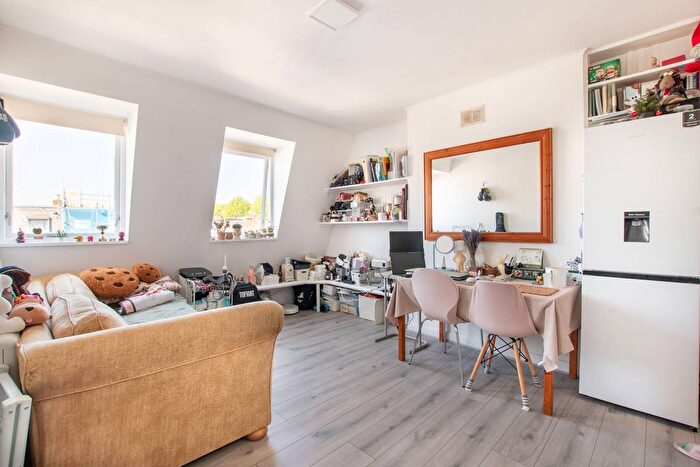 1 Bedroom Flat To Rent In Sinclair Road, Brook Green, London, W14