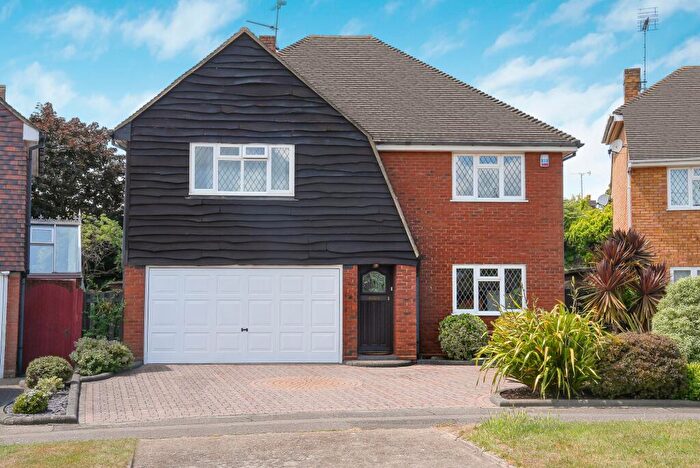5 Bedroom Detached House For Sale In Bishopsteington, SS3