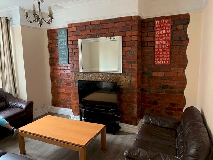 7 Bedroom Terraced House To Rent In Richmond Mount, Hyde Park, Leeds, LS6