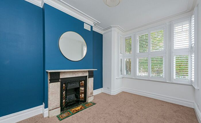 2 Bedroom Flat To Rent In Cupar Road, SW11