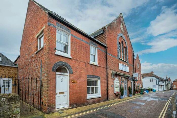 4 Bedroom End Of Terrace House To Rent In High Street, Yarmouth, PO41