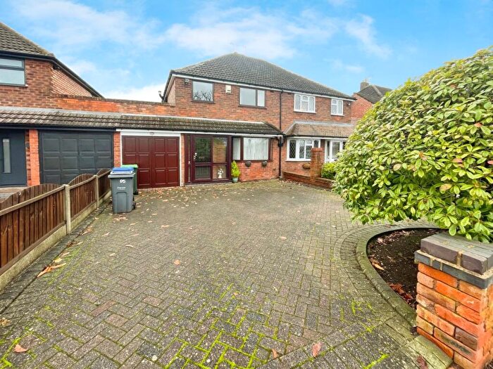 3 Bedroom Semi-Detached House For Sale In Wilderness Lane, Birmingham, B43