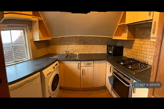 2 Bedroom Flat To Rent In Western Elms Ave, Reading, RG30
