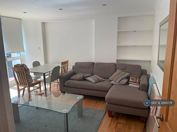 3 Bedroom Flat To Rent In Parmoor Court, London, EC1V