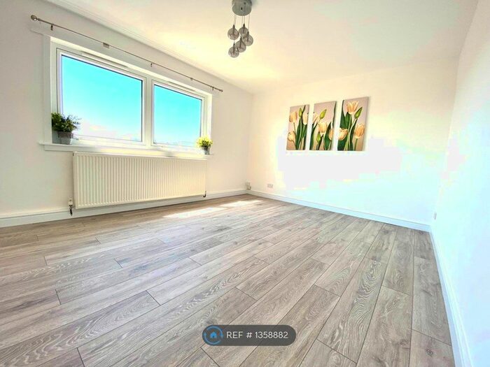 2 Bedroom Flat To Rent In Aitken Court, Leven, KY8
