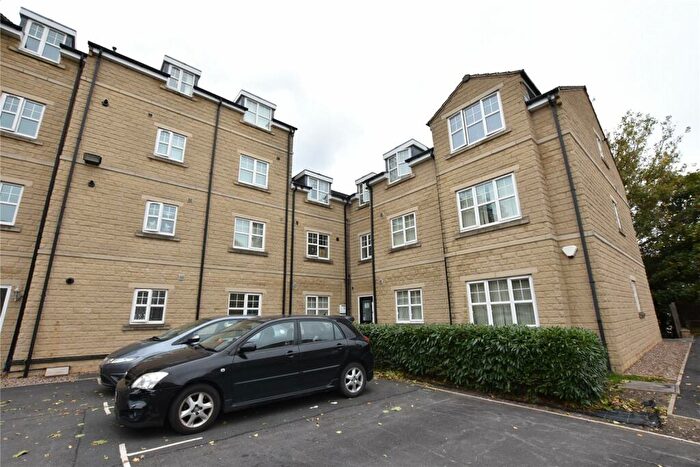 2 Bedroom Apartment To Rent In Woolcombers Way, Bradford, West Yorkshire, BD4