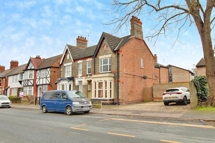 4 Bedroom Semi Detached House To Rent In Oundle Road, Woodston, Peterborough, PE2