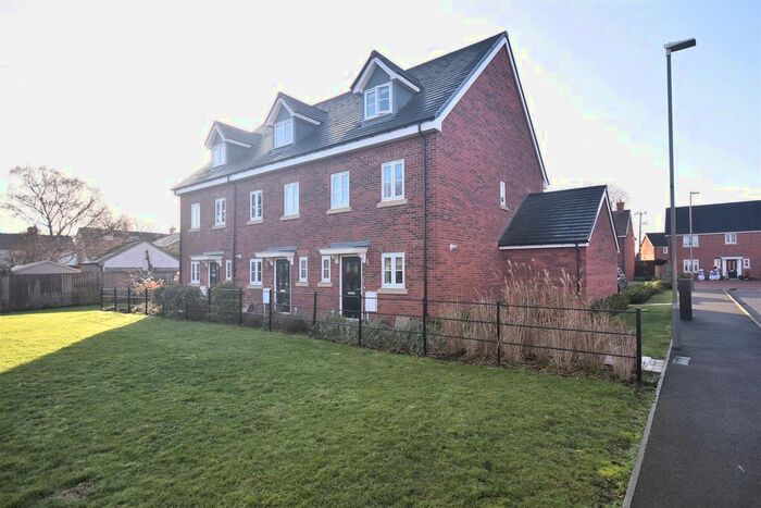 3 Bedroom End Of Terrace House To Rent In Horwood Close, Aston Clinton, Aylesbury, HP22