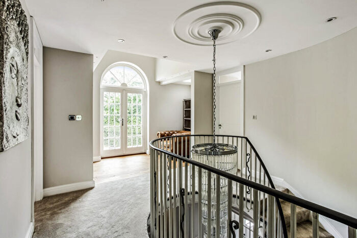 5 Bedroom Detached House For Sale In Roundhill Drive, Woking, GU22